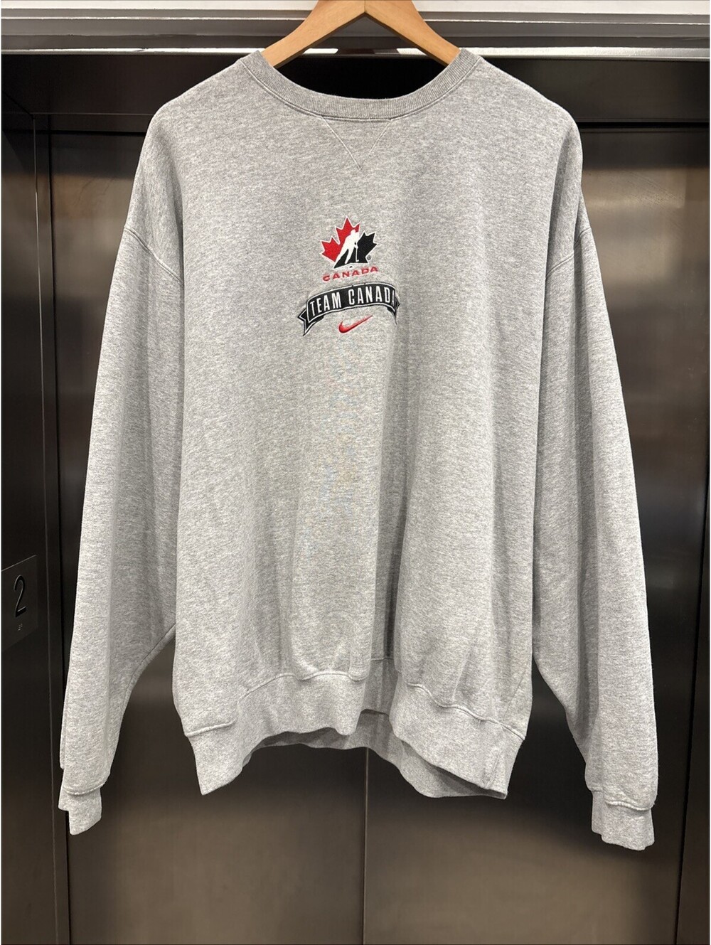 Vintage 00’s Grey Nike Team Canada Hockey Crewneck Sz L